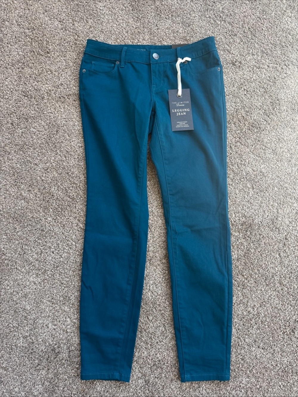 NWT Women’s 4 Regular Teal Legging Jeans Retails $79.95!